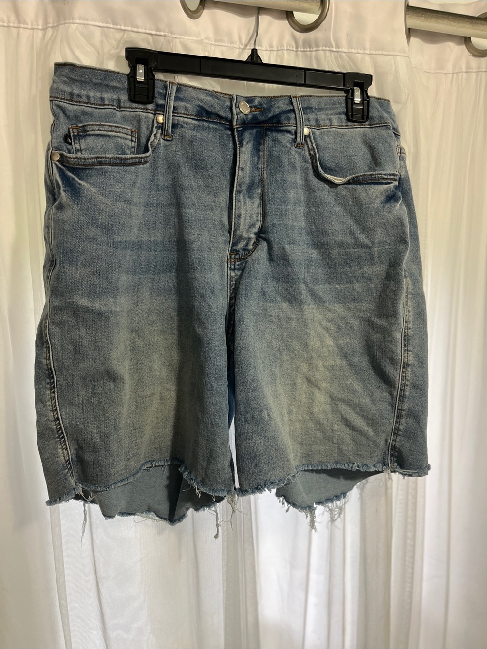 Judy Blue Light Blue Distressed Denim Bermuda Jean Shorts country summer women’s